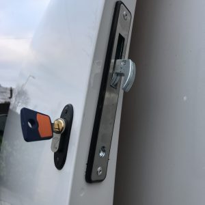 VW Caddy hook bolt deadlock