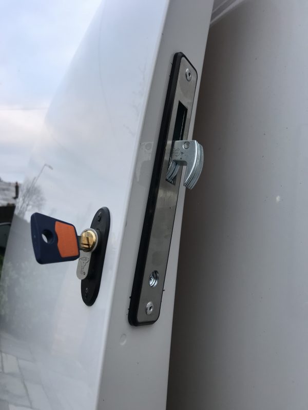 VW Caddy hook bolt deadlock