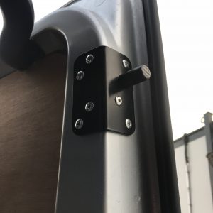Side load door keeper